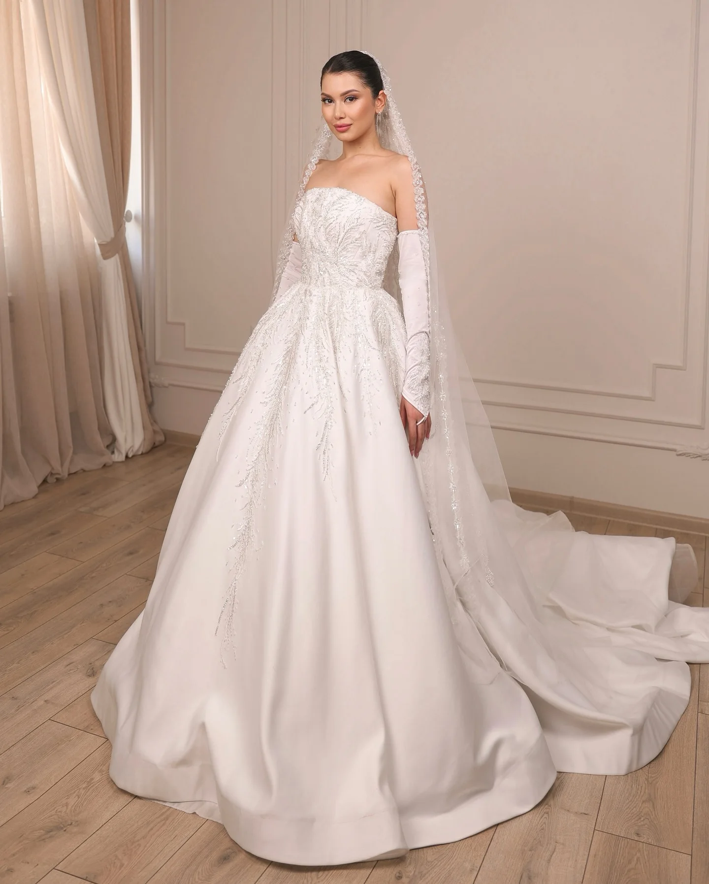

Customized White Elegant Detachable Sleeve Wedding Dress Strapless Sequined Crystal Bridal Party Lace Up Back Bridal Gowns