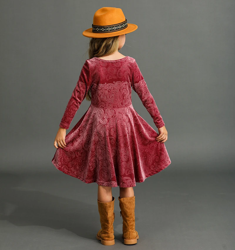 New Winter and Autumn Velvet Embossed Dress for Preschool Girls Long Sleeve Swing A-Line Twist Skateboard Dress for 2-8 Years