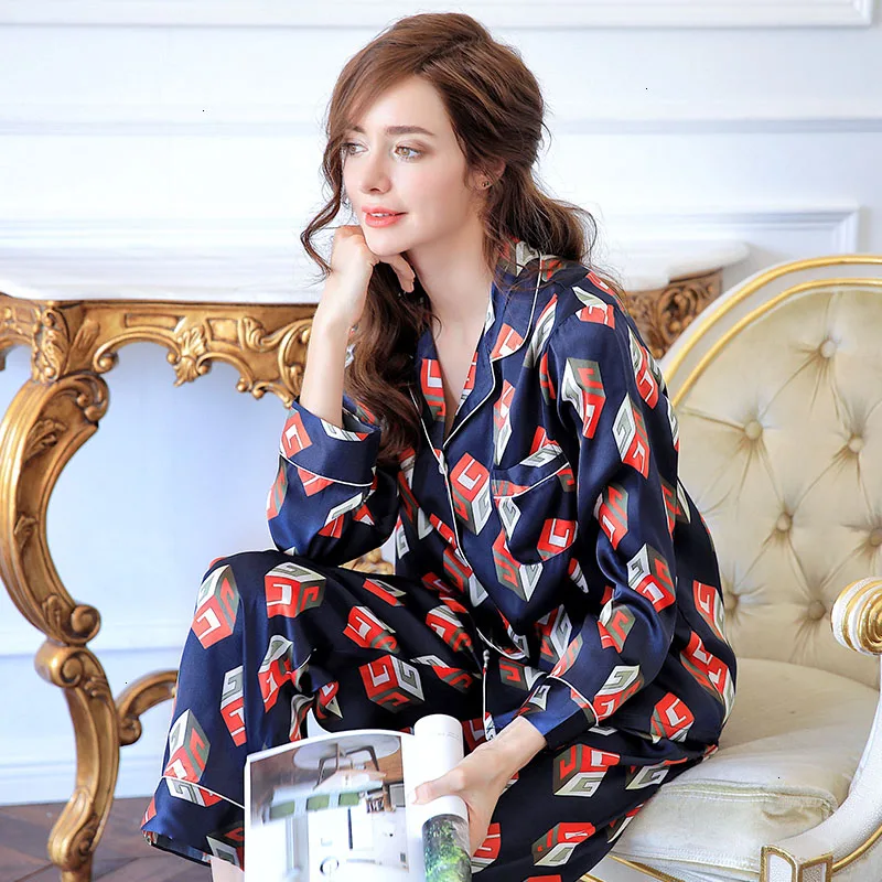 Women's Silk Pajama Set 100% Mulberry Silk Long Sleeve Tops and Pants Geometric Print Loungewear Fall Sleepwear Two Piece Outfit