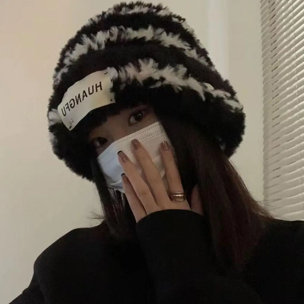مخطط قبعة محبوكة المرأة الشتاء قبعة تدفئة مع حماية الأذن سميكة بوم بوم قبعة للطقس البارد الشتاء أفخم قبعة #4