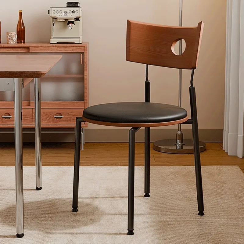 เก้าอี้ทานอาหารสไตล์เรโทร เก้าอี้พนักพิงไม้เนื้อแข็งสแตนเลส เก้าอี้พักผ่อนแบบซ้อนได้สำหรับอพาร์ทเมนต์ขนาดเล็ก