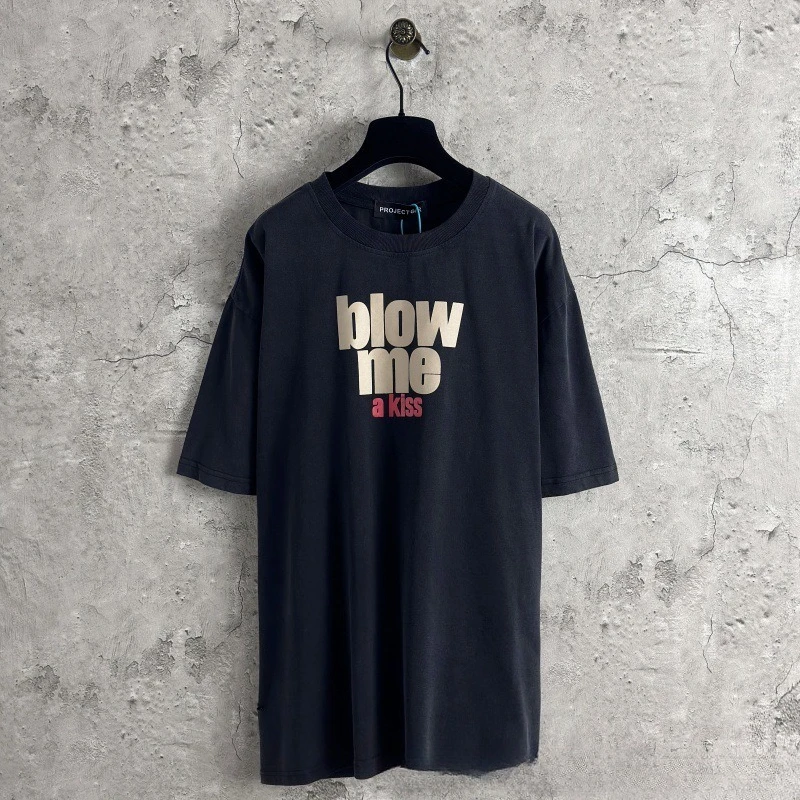 

Grailz SS25 Потертая рваная футболка с круглым вырезом и короткими рукавами с принтом губ