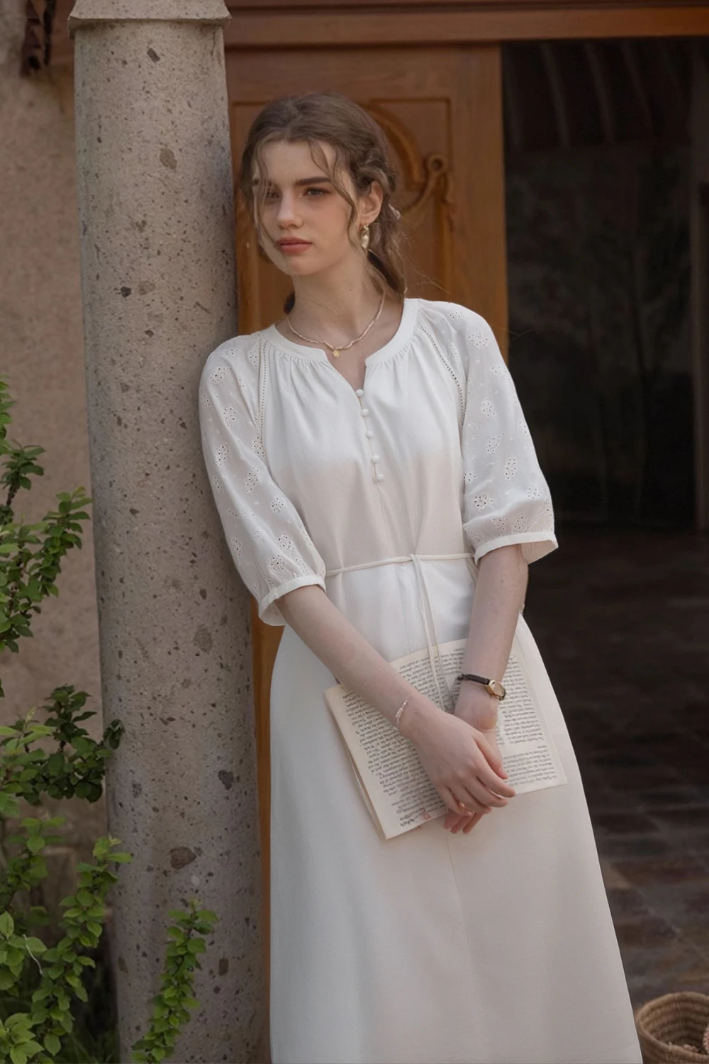 VIMLY ผู้หญิง Elegant Hollow Out ยาวตรง Dress2025Summer ง่าย V คอลูกไม้เย็บปักถักร้อยดอกไม้ชุดราตรีวันหยุด