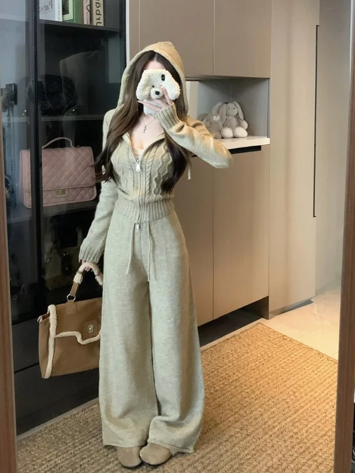 

Ретро-вязаный комплект женский: новинка Весна 2026 – кардиган с капюшоном и широкие брюки на шнурке, комплект из двух предметов, брюки с высокой талией