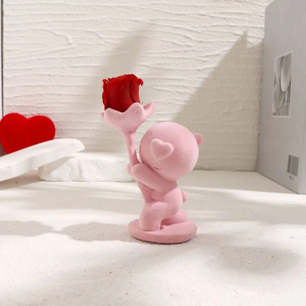 Kunstmatige beer met bloem standbeeld knielende positie handgemaakte massaal dier beer beeldje decoratie handwerk