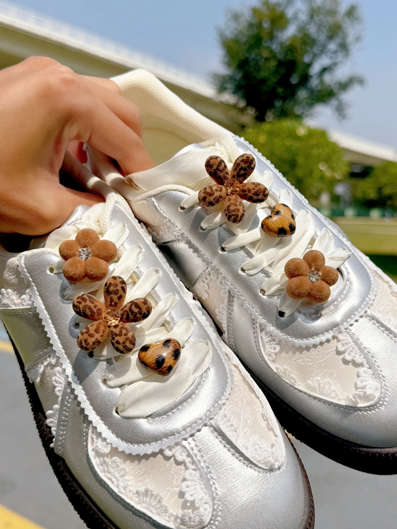 6 pieces of detachable DIY leopard print flower shoe accessories, suitable for sneakers, canvas shoes and sports shoes