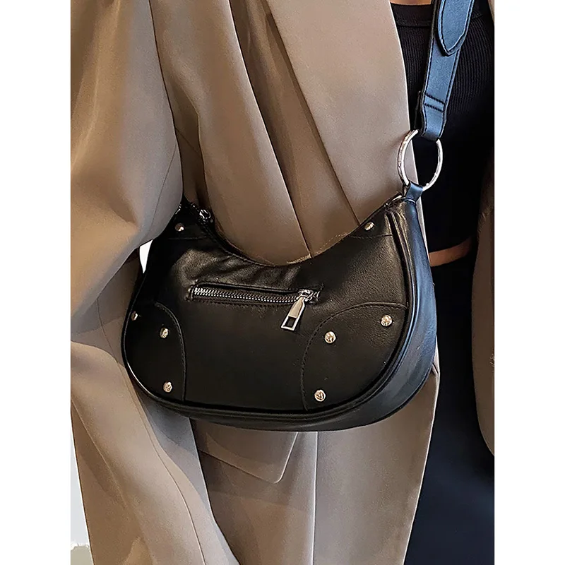 Design Sense High Street Rivet Underarm Bag Fashion Korean Spice Girls All-match Shoulder Bag 2024 New Commuter Crossbody Pack