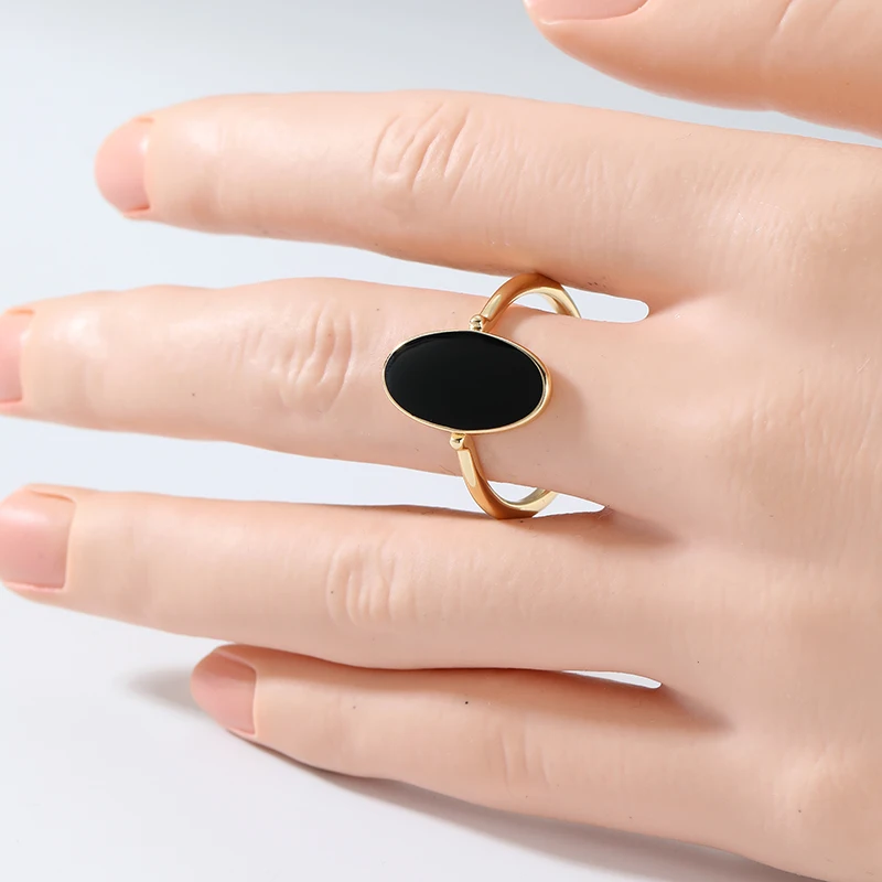 Minimalist Style Inlaid Smooth Synthetic Obsidian Golden Ring for Women Elegant Temperament Banquet Festival Fine Jewelry Crafts