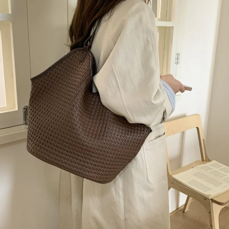 

Luxury Simple Shopper Handbag For Leisure With Unique Leather And High-End Designer Large Capacity