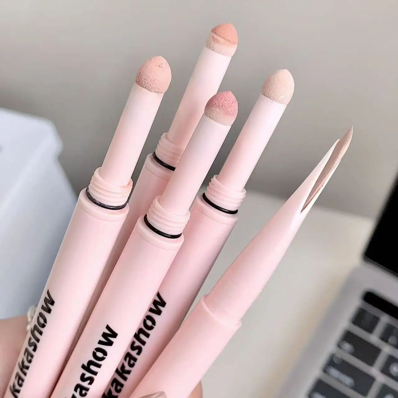 Kakashow Double-Ended Silkworm Pen Shadow Brightens Pseudo-Plain Makeup Original Sense Natural Sponge Head Double-Ended Silkworm