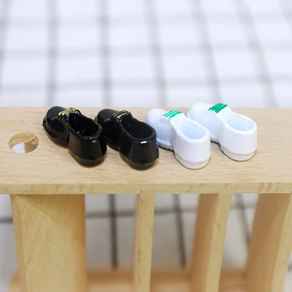 

2Pairs Miniature Shoes Models for Dollhouse Decor High-Quality Alloy Mini Shoes Ornaments Smooth Edges Fade-Resistant Mini House