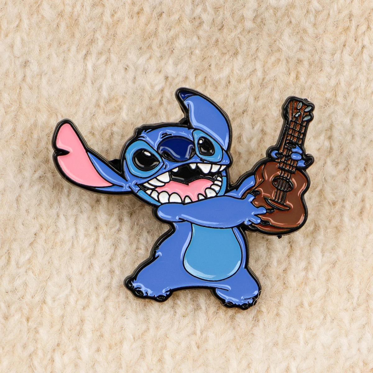 การ์ตูนแมวEnamel Pinน่ารักAlien Badgeกระเป๋าเป้สะพายหลังอะนิเมะLapel Pinsเข็มกลัดสําหรับแจ็คเก็ตคอสเพลย์อุปกรณ์เสริมของขวัญวันเกิดของเล่น