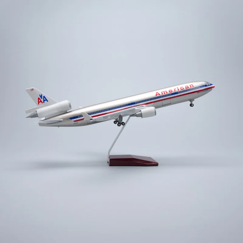 1/130 Scale 47CM Diecast Resin Model American Airline MD11 With Light Wheel Landing Gear Collection Display Decoration Toys Fans