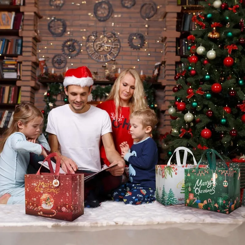 Bolsas de regalo de Navidad grandes de 13 pulgadas, paquete de 54 - Con etiquetas de regalo, bolsas de regalo de Navidad no tejidas reutilizables con asas para vacaciones
