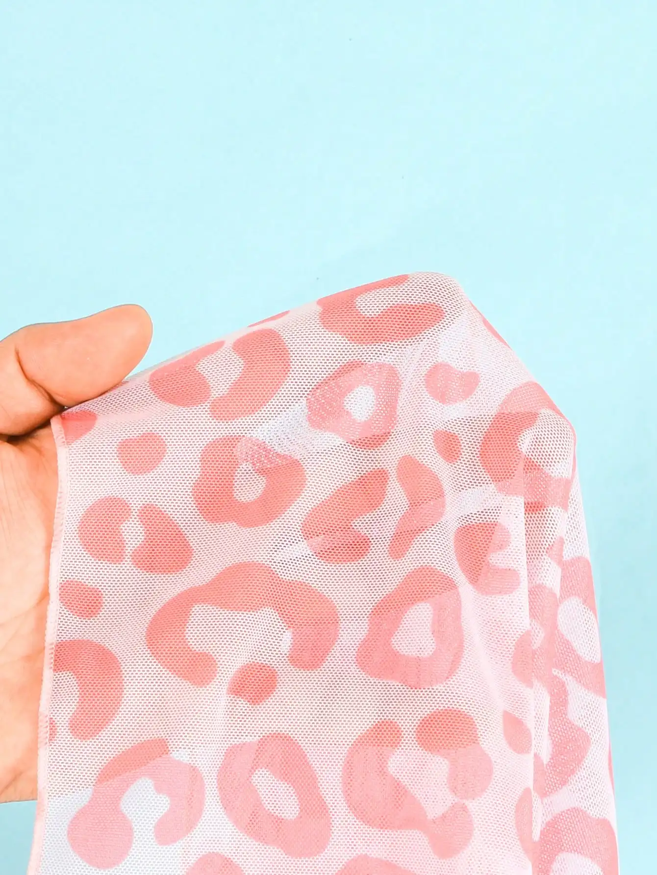 

Розовый купальник с леопардовым принтом, вырезами на талии и бантом, в комплекте с кимоно для защиты от УФ-излучения