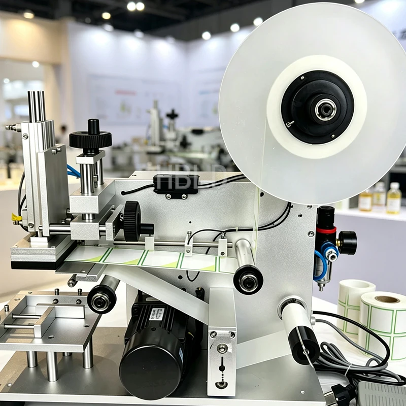 Commercial Square Bottle Labeller Machine Semi‑Auto Flat Sticker Applicator for Cosmetic Production