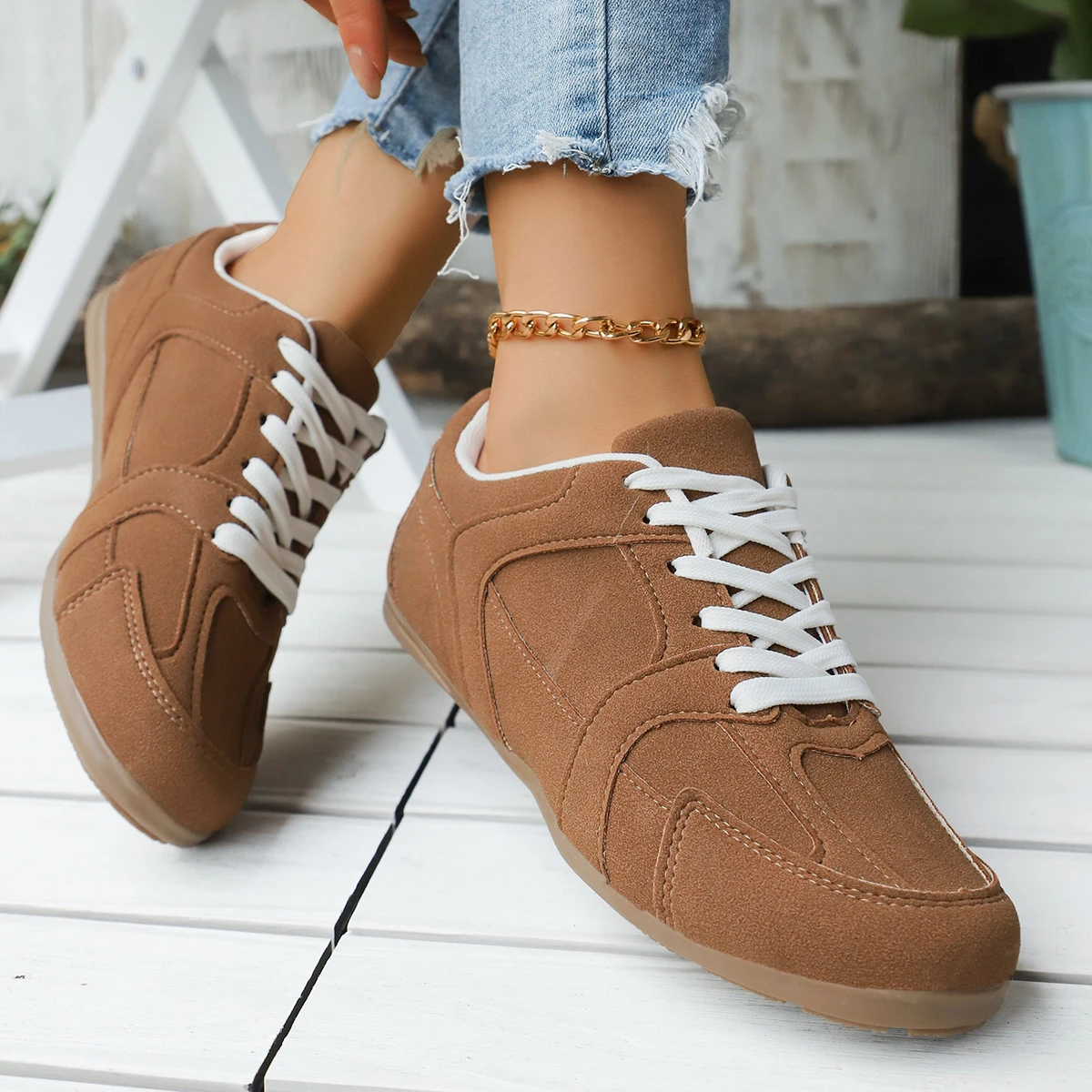 أحذية تدريب ألمانية جديدة لعام 2025 مع زيادة الارتفاع متعدد الاستخدامات ونعل ناعم أحذية رياضية للجري للسيدات