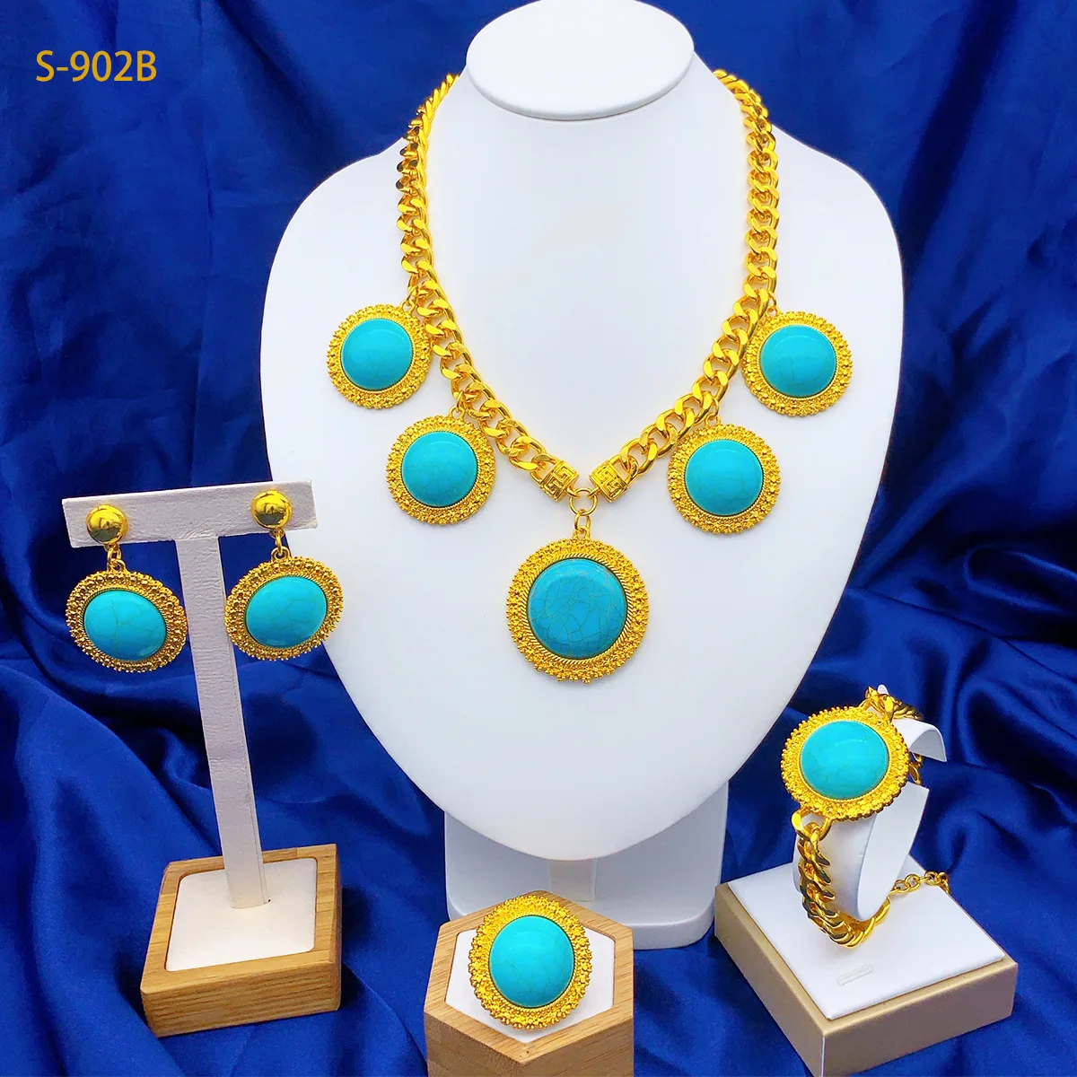 

Fashion Dubai 24K Gold Plated Customized Necklace, Earrings, Rings, Bracelets, Wedding Party Jewelry Set for Lovers DD10839