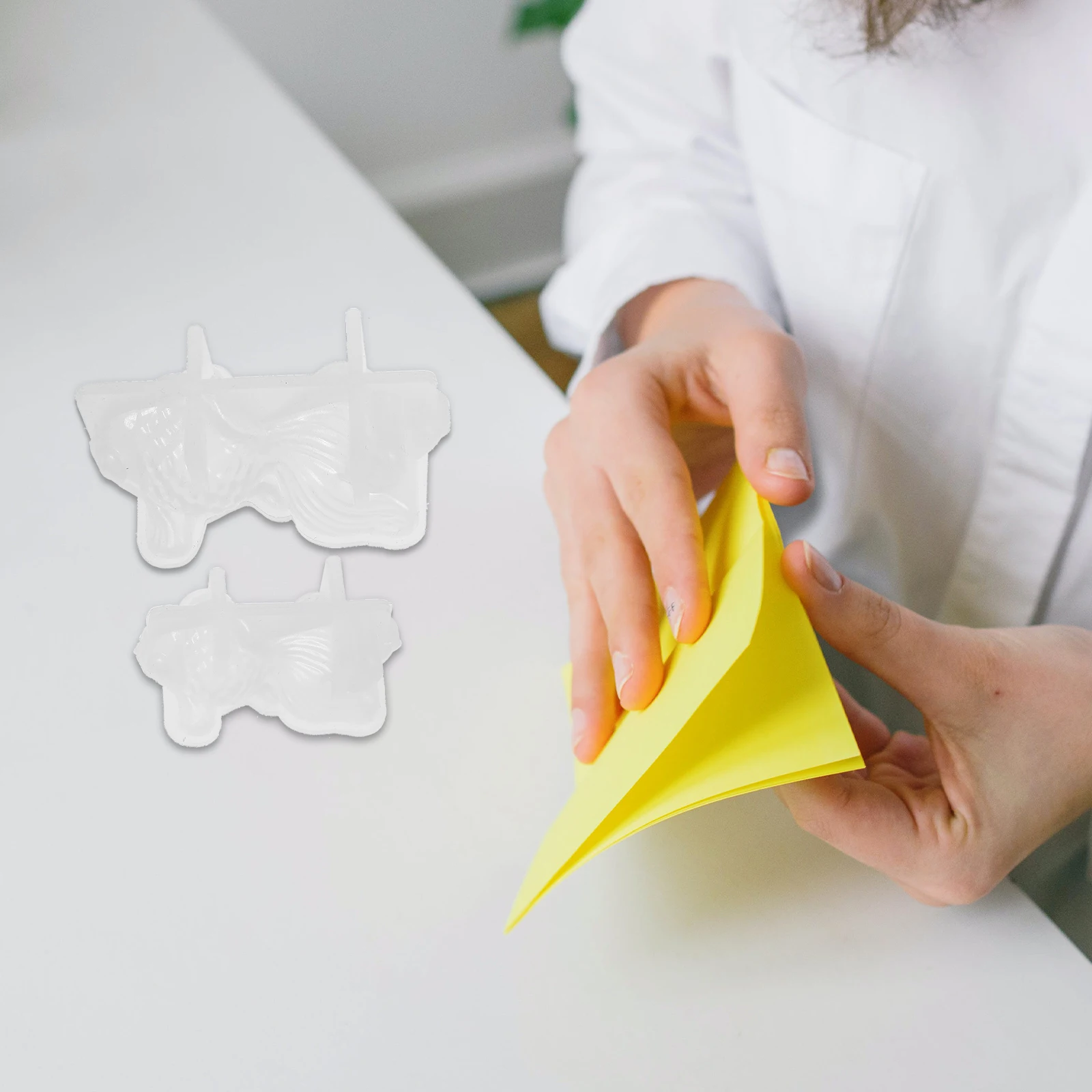 

2Pcs DIY Crystal Goldfish Mold Silicone Resin Fish Making Craft Epoxy Mould for Jewelry Baking Reusable Animal Decoration