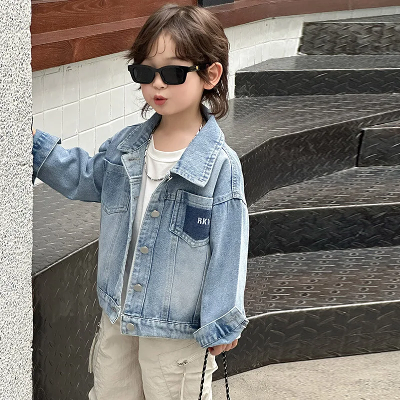Novo casual bebê crianças jaqueta jeans com bolso para criança menino clássico jeans casaco infantil criança vintate azul jeans jaqueta outfits