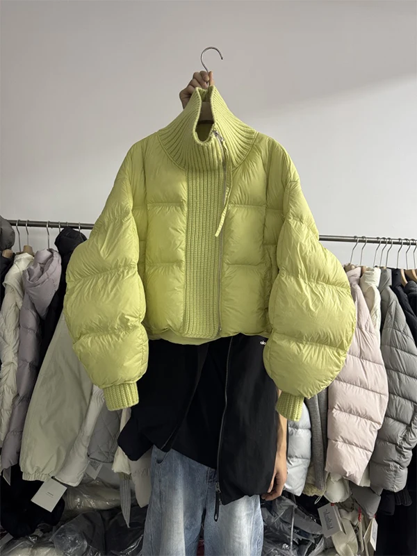 

Вязаная куртка с воротником-стойкой для женщин: модное зимнее теплое пальто-пуховик укороченной длины для фигуры типа «груша»