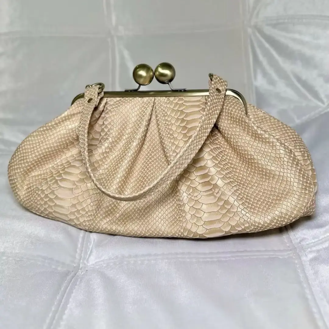 

ПРОСТАЯ В ВИНТАЖНОЙ Сумка из искусственной змеиной кожи с шариками, бронзовый поцелуй с замком, антикварная рамка, змеевидный вечерний клатч Puffy35x28x14 см