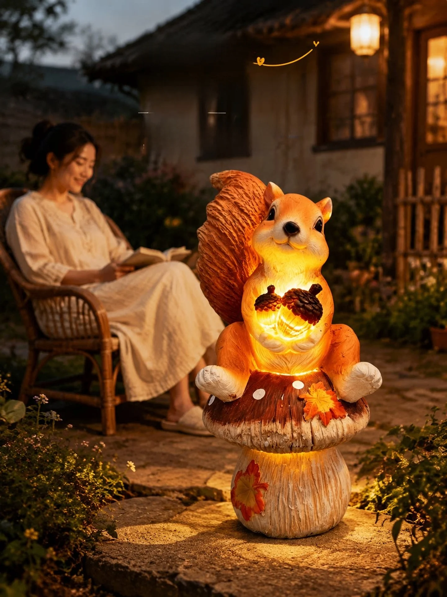 Solar Powered Squirrel Holding Nut Sitting Mushroom Outdoor Garden Decorative Ornaments Cute Animal Themed Home Accessories