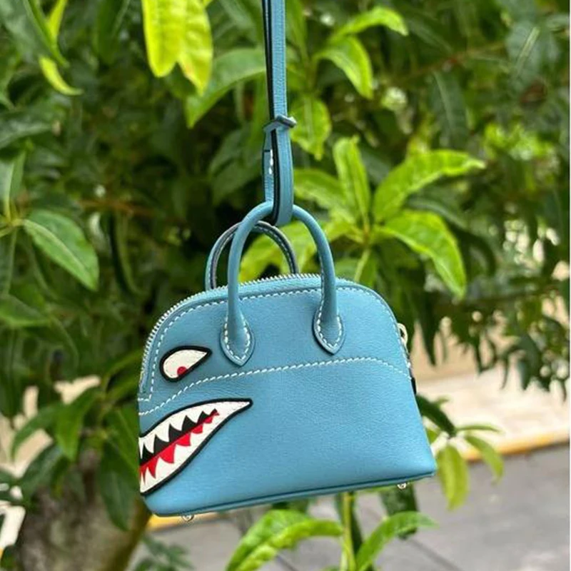 Bolsa creativa de cuero Pu con boca de tiburón para auriculares, funda para lápiz labial, Mini bolso colgante, llavero de coche, decoración, monedero pequeño bonito, regalos