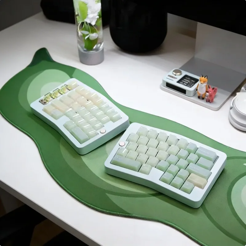 

Новое поступление, тканевый коврик в форме стручка неправильной формы, очень большой изумрудно-зеленый унисекс для механических клавиатур и мышей