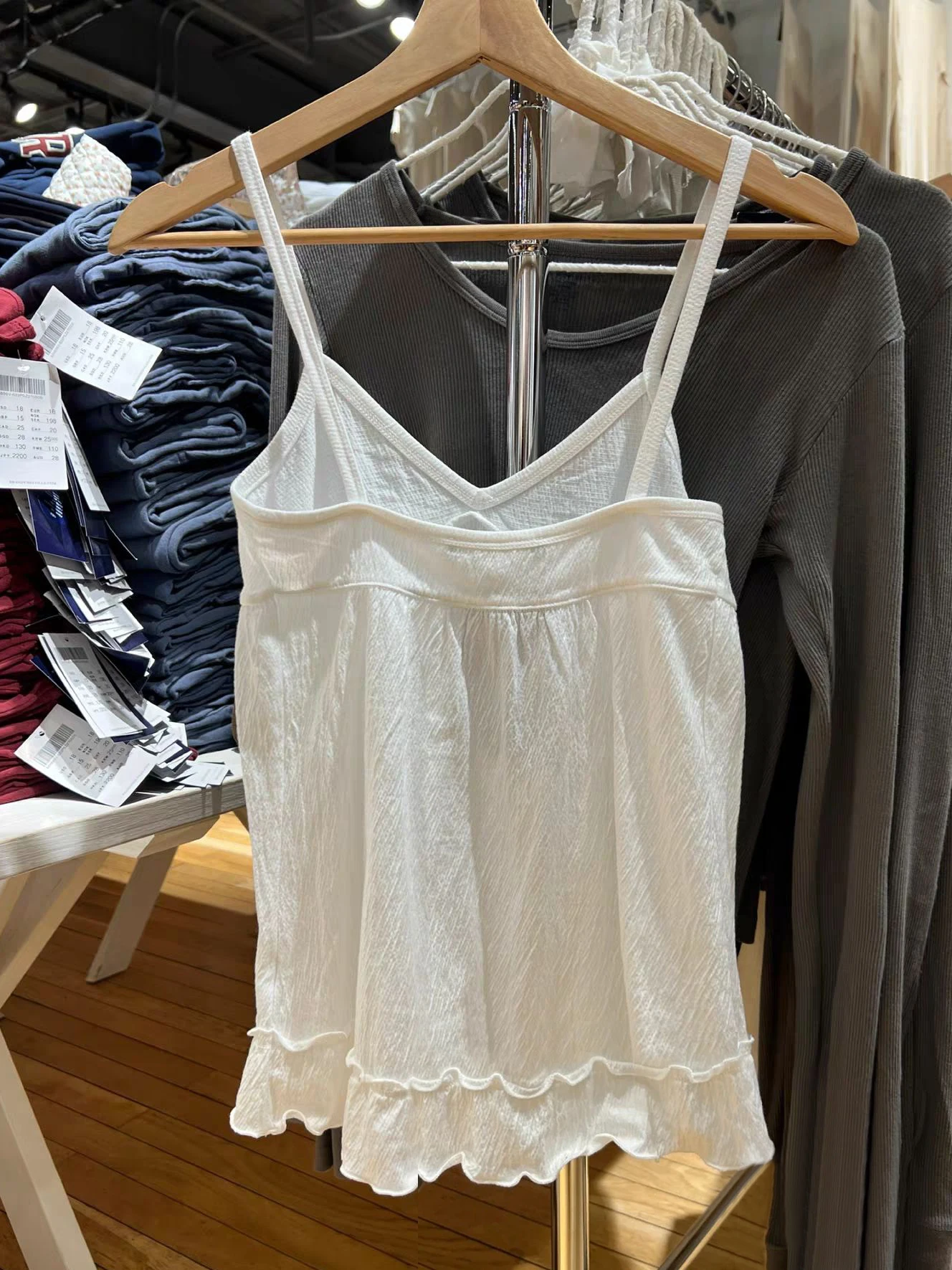 Elegancka teksturowana koszulka damska z falbankami na dole, seksowny letni top na ramiączkach z dekoltem w serek i odkrytymi plecami, bawełniana bluzka damska, biała, prosta, dopasowana, długa koszulka Y2k