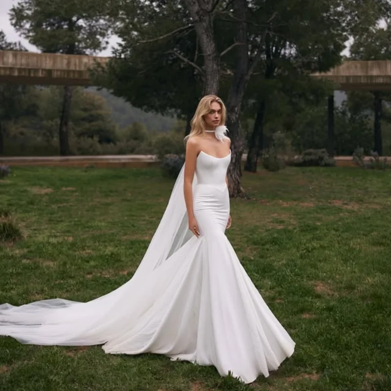 

Customized satin Ball Gown Royal Wedding Dresses applique Long tail Fishtail Skirt Made Robe De