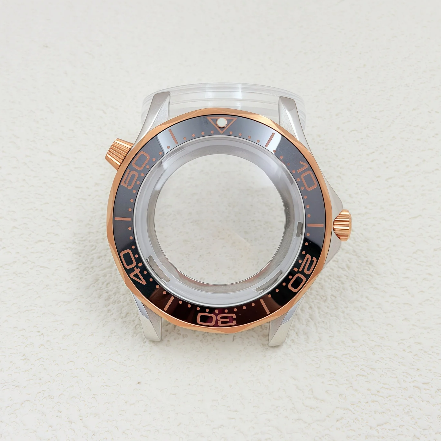 The Haima 300 watch features a 41MM blue sapphire glass case and is compatible with the NH35/NH36 movement, featuring a 31MMdial