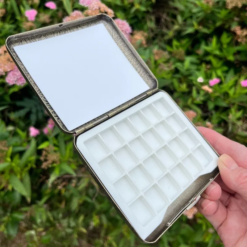 Retro Iron Box 24 Grid Watercolor Paint Palette Homemade Sub-packaging Small Iron Box Hand Book Painting Creation Art Supplies