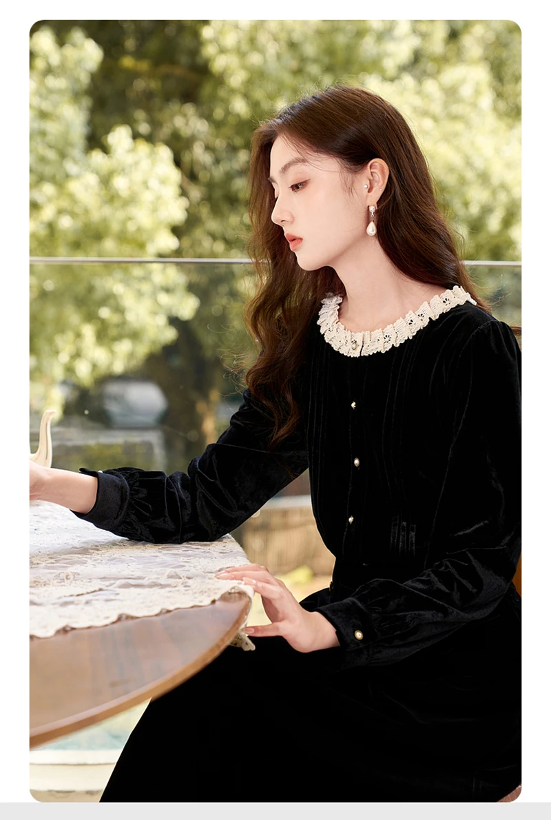 Camicetta da donna in raso di seta di gelso naturale con colletto in pizzo e maniche lunghe. Abbigliamento da donna elegante e lussuoso Comodo