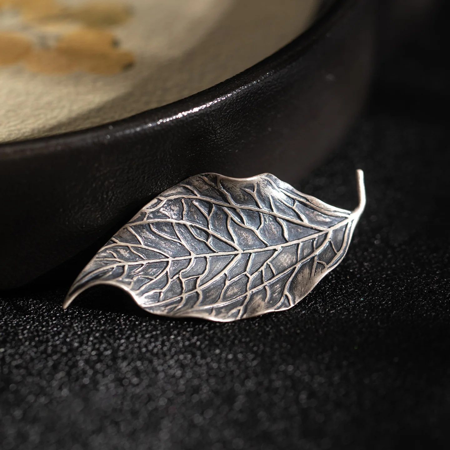 Amxiu Sterling Silver S925 Silver Design Thai Silver Falling Leaf Brooch Fashionable Personality Dead Leaf Collar Pin