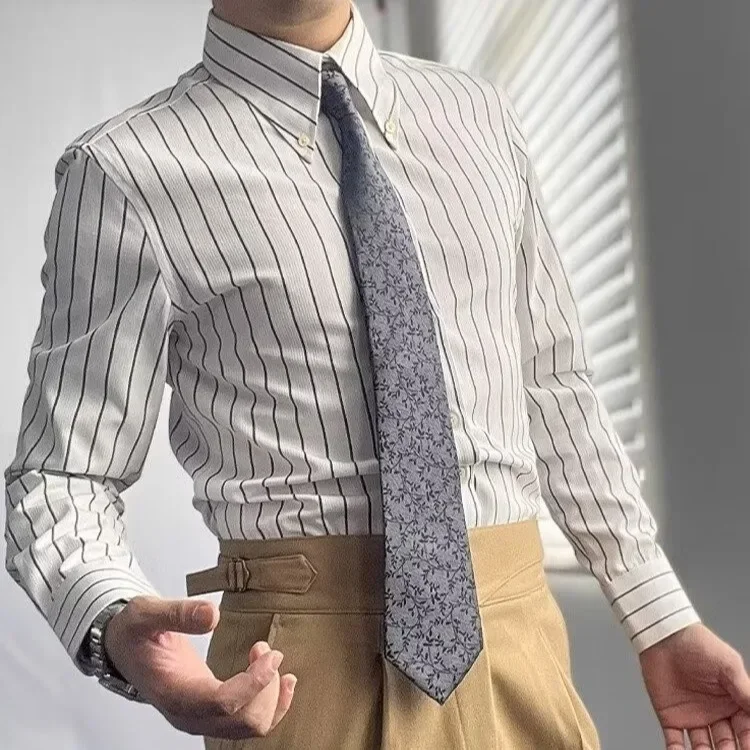 قميص مخطط بأكمام طويلة بقصة ضيقة للرجال، كاجوال على الطراز الكوري، خالي من الحديد، قميص صيفي عصري للرجال