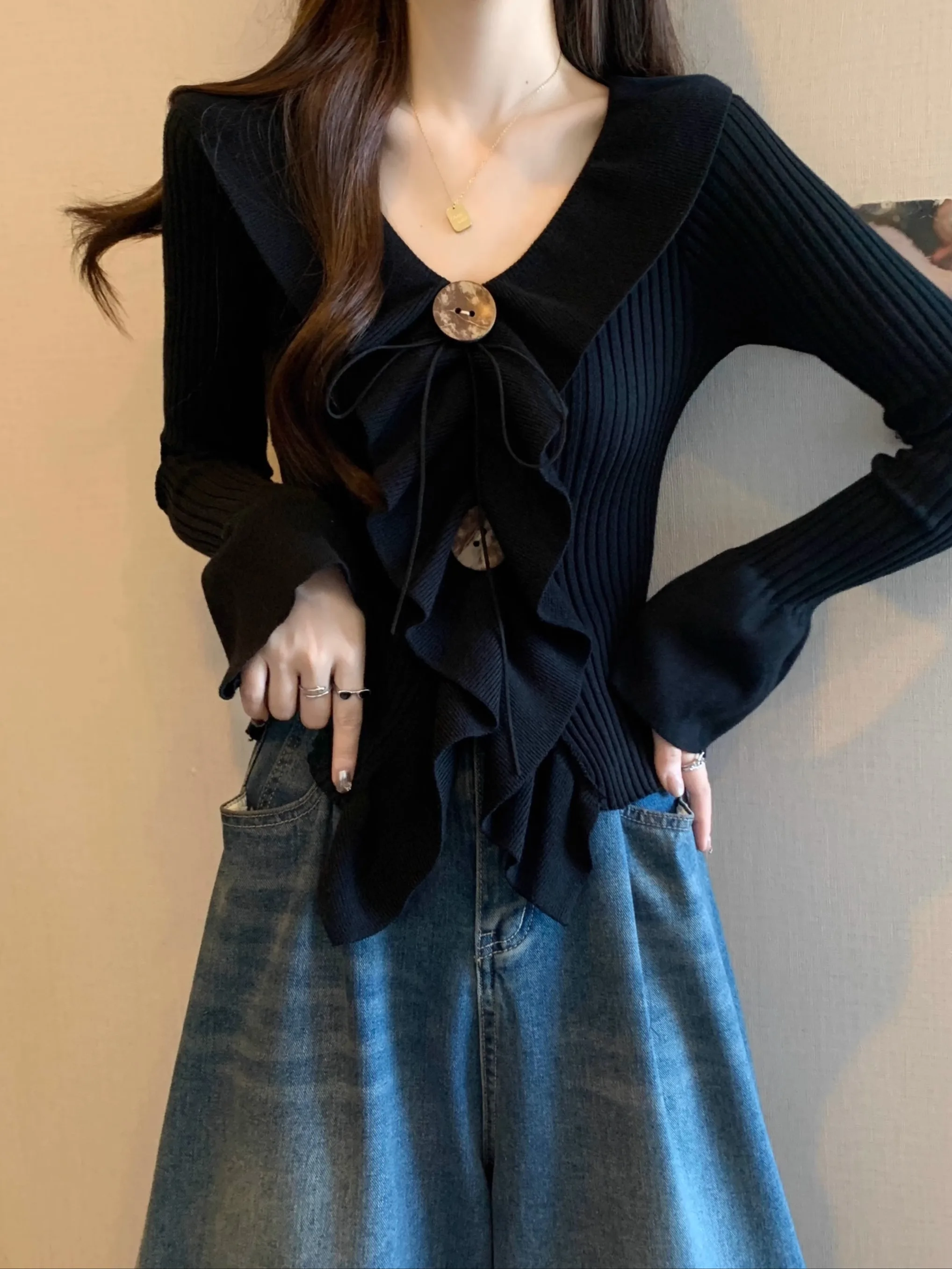 Loose Fit V-Neck Knitwear Bell Sleeve Base Shirt Women's plus Size Spring New Leaf  Korean Style Long Sleeve Sweater view 3