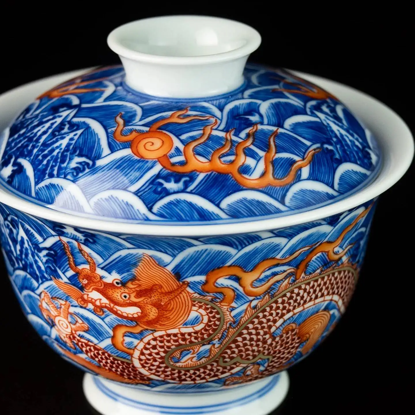 Sacred Mountain Antique-Style Blue And White Xuan De Dragon Pattern 
