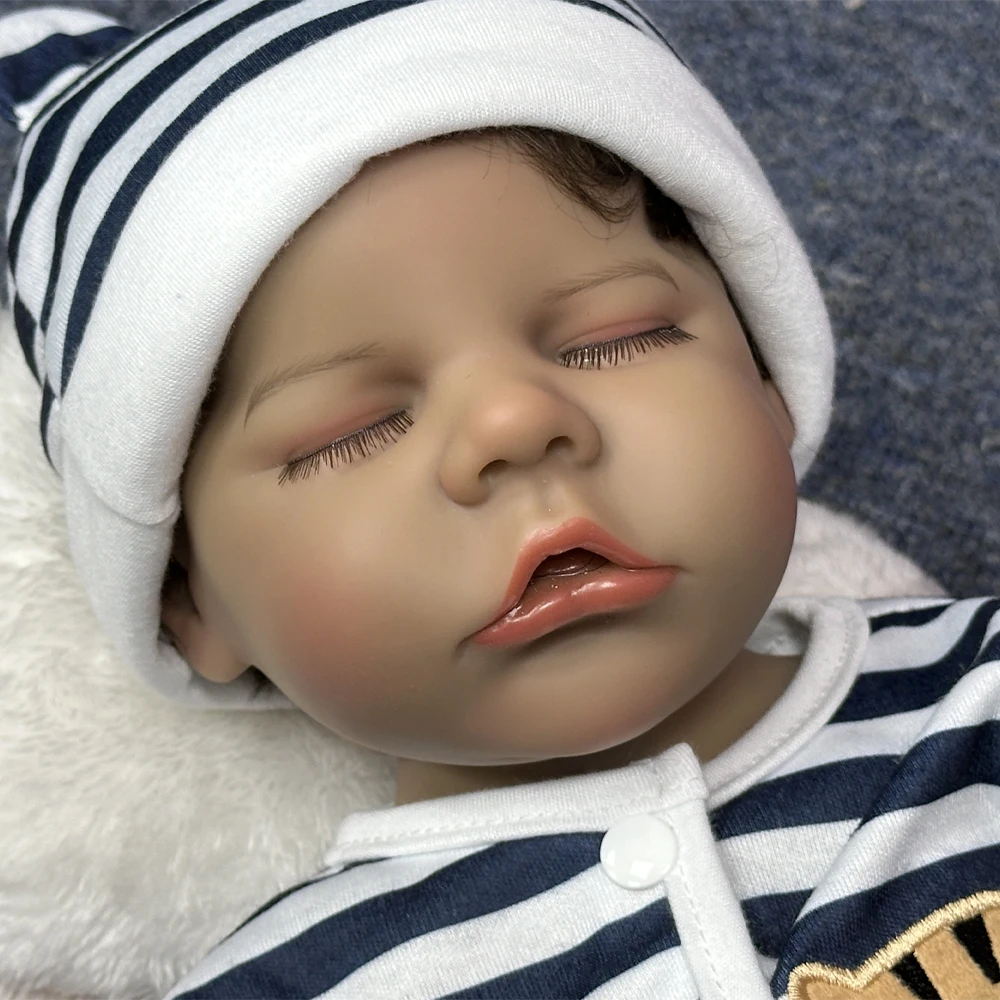 Poupée noire Reborn de 18 pouces, matériau vinyle, pyjama rayé, membres poseables, emballage en boîte de couleur, adapté aux familles noires