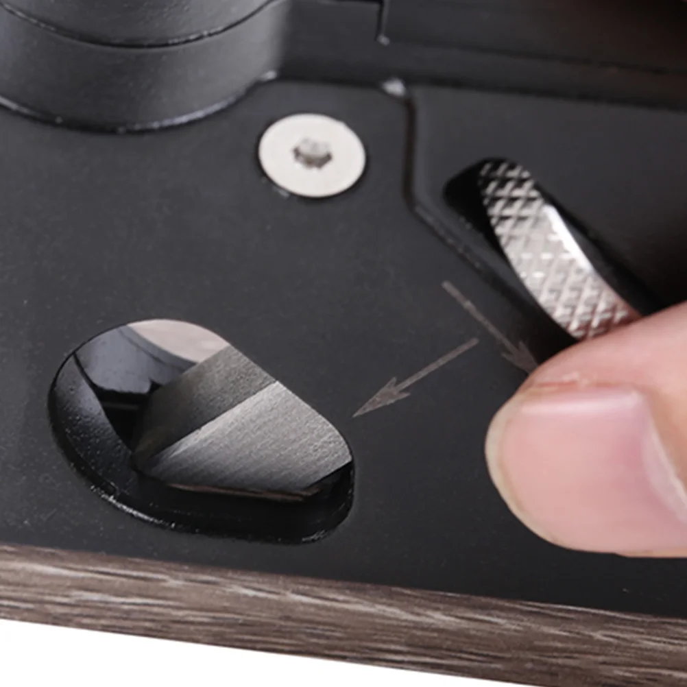 

Professional Corner Plane Adjustable Aluminum Alloy Carpenter Flattening Tool for Manual Trimming Planing Woodwork Hand Tool