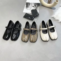 New Autumn split toe shoes Women Mary Jane Flats Ladies Pumps Female Retro Daily footwear Comfort non slip leather Shoes 