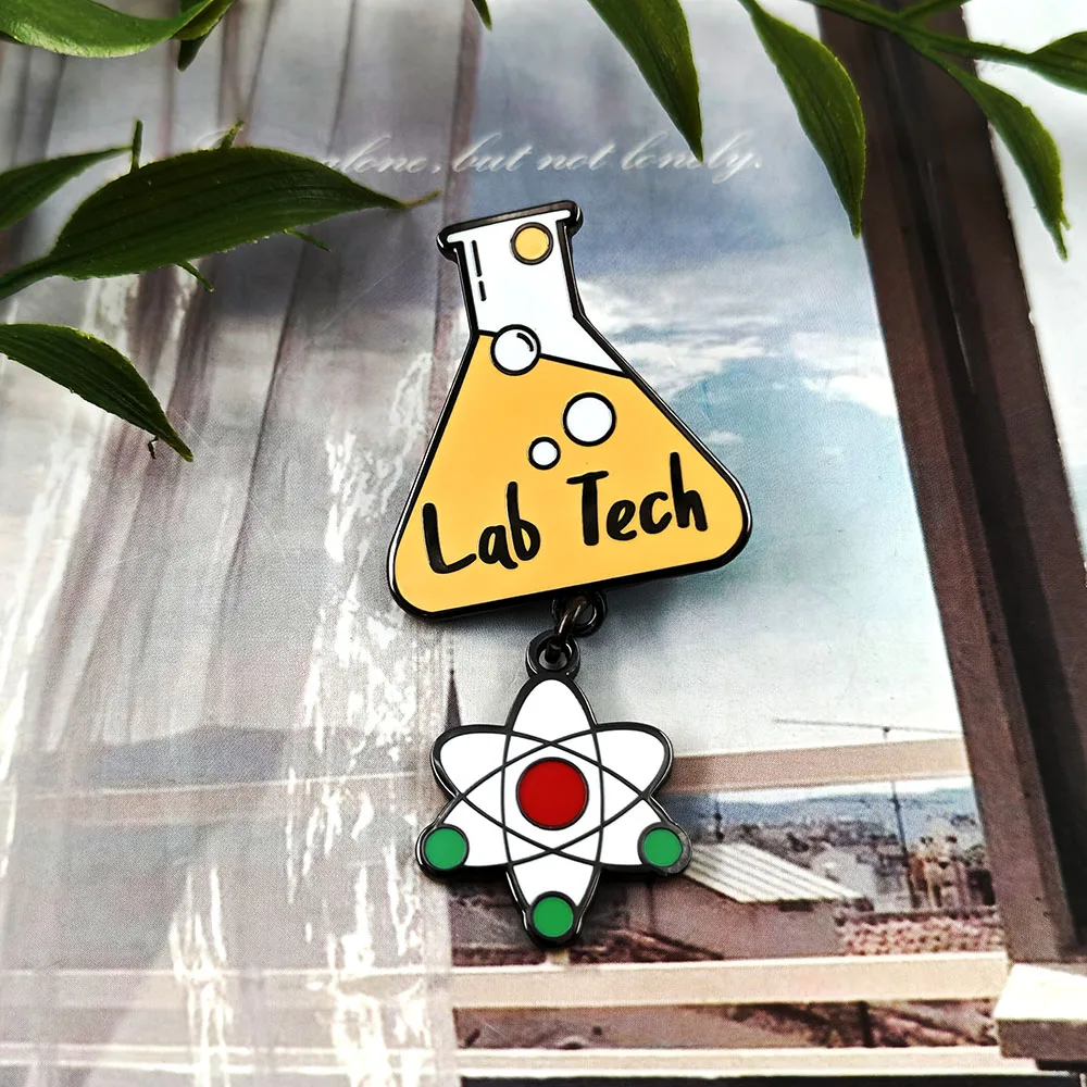 مختبر التكنولوجيا البحث العلمي بروش مخروط على شكل قارورة الذرية شارة الموظفين التجريبية مع قلادة المينا دبوس الملحقات