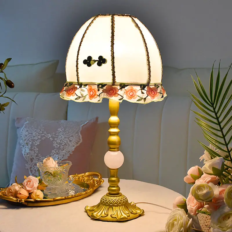 European American French rustic retro desk lamp bedroom bedside lamp ins girl princess green vintage decorative lamp
