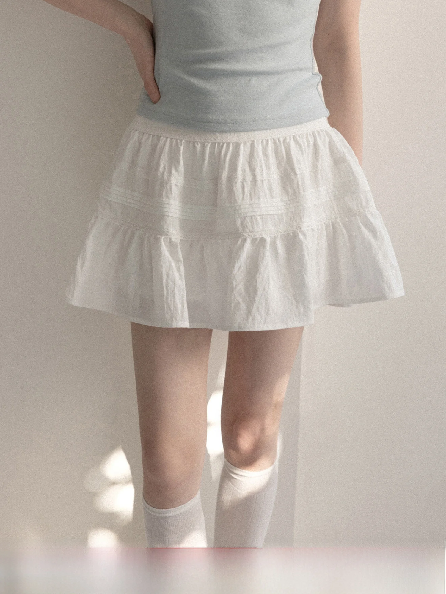 

Юбка А-силуэта с высокой талией и кружевом, женская, белая, многоярусная, весна 2026, комфортная, повседневный стиль, из мягкого регенерированного волокна