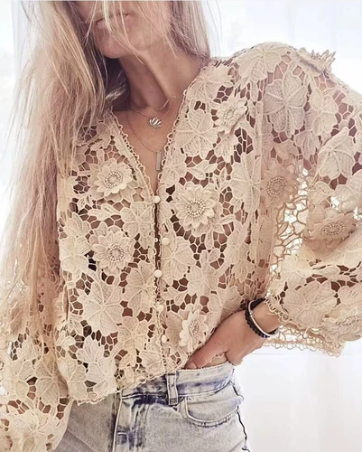 Imagen 2 del producto Blusa holgada de encaje calado de verano para mujer, Tops cortos de manga larga con cuello de pico y flores de encaje, ropa de calle, camisas de moda