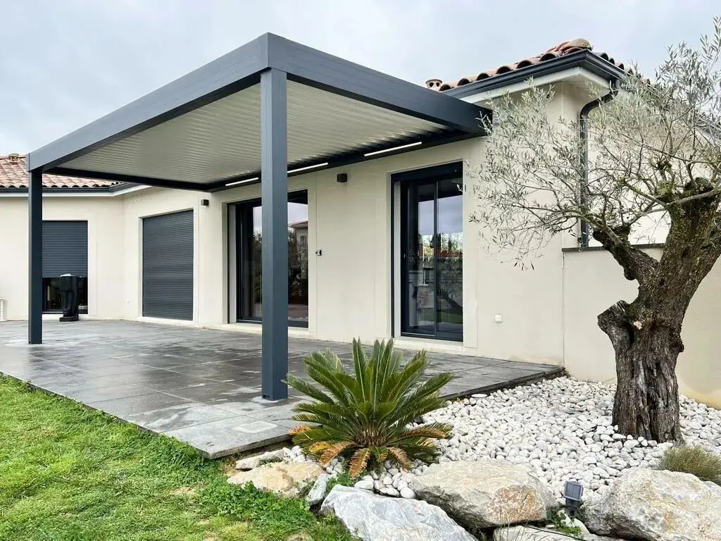 

Современная уличная пергола с раздвижной алюминиевой крышей-жалюзи, водонепроницаемая конструкция с каркасом с порошковым покрытием, биоклиматическая беседка