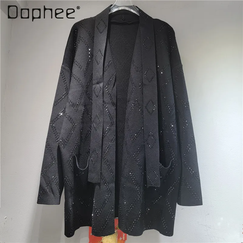 2025 خريف جديد تصميم الأزياء الثقيلة حجر الراين الماس محبوك سترة فضفاضة المرأة سترة بيضاء