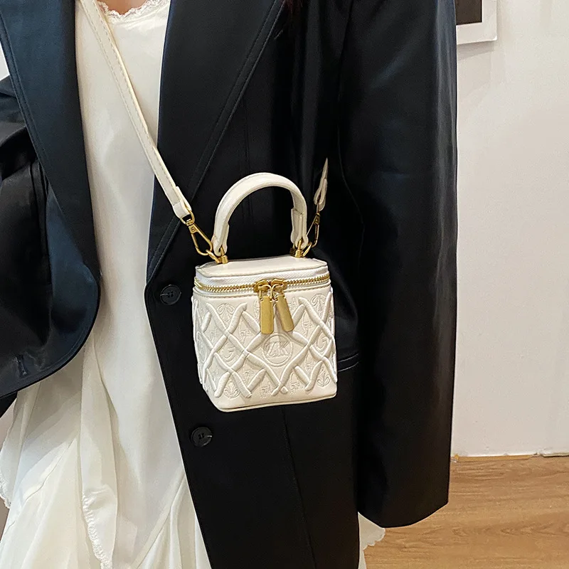 

Heavy Industry Embroidery Rhombus Box Bag - Popular Premium, Oblique Span One Shoulder Versatile Small Bag