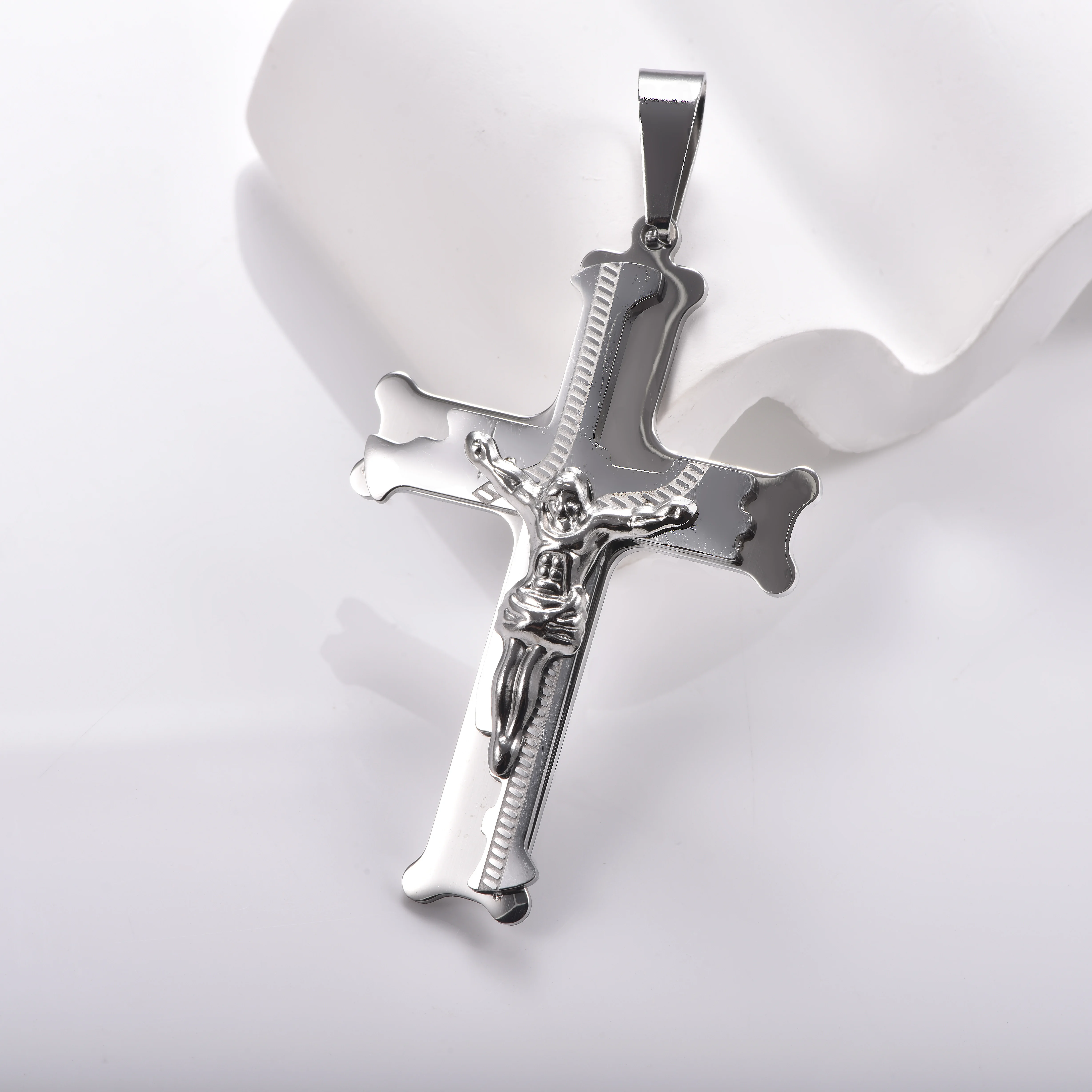 Edelstahl-Jesus-Kruzifix-Kreuzanhänger in 2 Größen, vergoldeter religiöser Kreuzanhänger, christlicher Glaubensschmuck, Geschenk – Detail 4