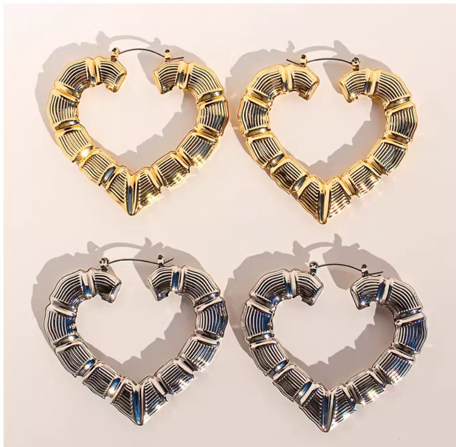 مجوهرات التجارة الخارجية، النمط الأوروبي والأمريكي، أقراط كبيرة مبالغ فيها بشريط من الخيزران، على شكل قلب معدني حلو ورائع